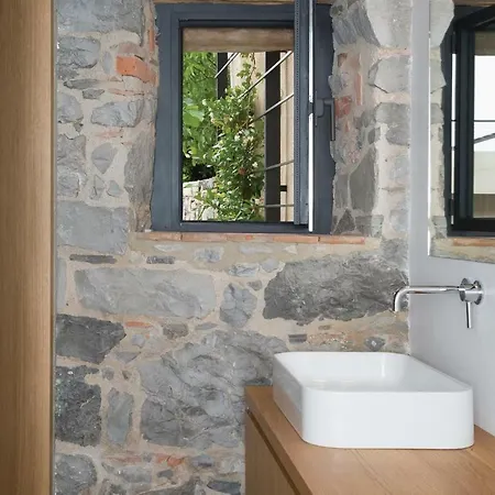 Nice In W/ Jacuzzi And 2 Bedrooms Nyaraló
