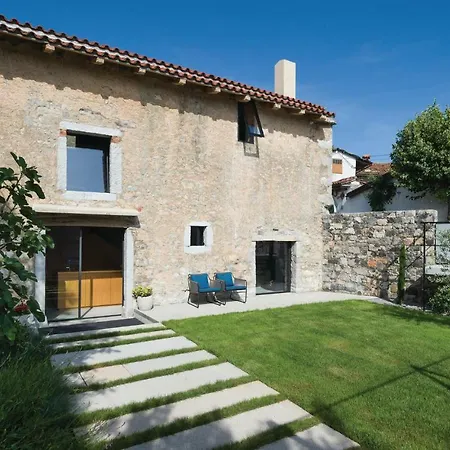 Nyaraló Nice In W/ Jacuzzi And 2 Bedrooms Dutovlje